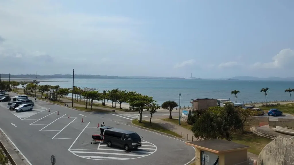 海中道路パークの歩道橋からの景色